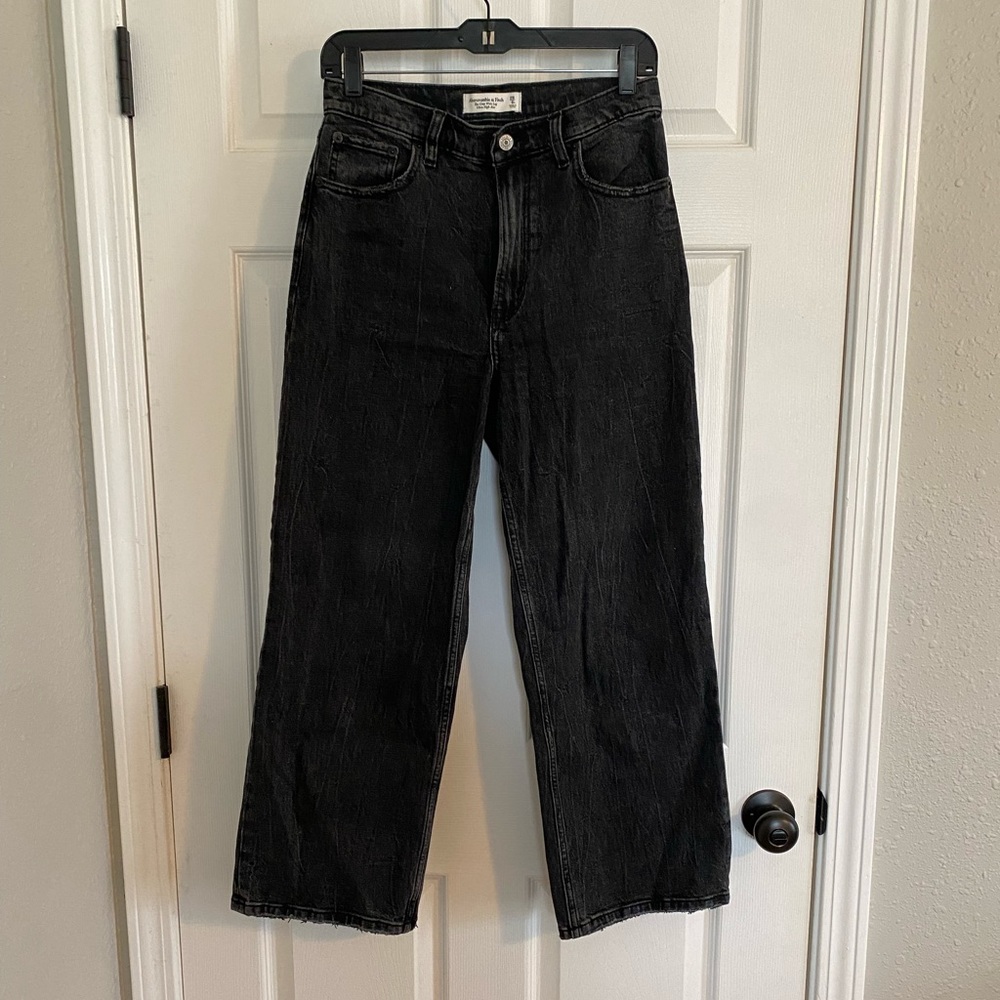 Abercrombie & Fitch Crop Wide Leg Ultra High Rise Jeans, size 28 regular
